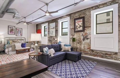 Longview Apartment | Pet-Friendly Retreat at Dottie's Loft 202 for Families