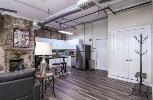 Longview Apartment | Pet-Friendly Retreat at Dottie's Loft 202 for Families
