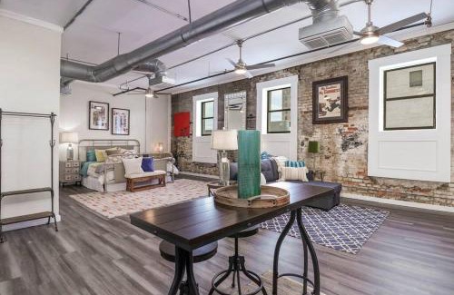 Longview Apartment | Pet-Friendly Retreat at Dottie's Loft 202 for Families