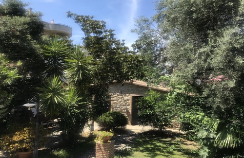 Rossano House | Cozy Dotty's House with Ocean Views and Family Amenities