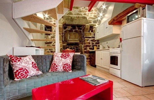 Pouldergat House | Relaxing Douarnenez Bay Retreat with Hot Tub & Spa Access