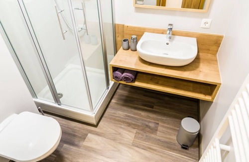 Mußbach Bed & Breakfast | Double room, shower, toilet, street side - winery - guest house Völcker