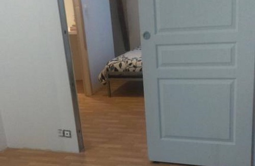 Puybrun Apartment | Cozy Double Room for Two with Family & Pet-Friendly Perks