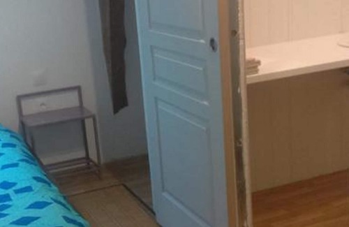 Puybrun Apartment | Cozy Double Room for Two with Family & Pet-Friendly Perks