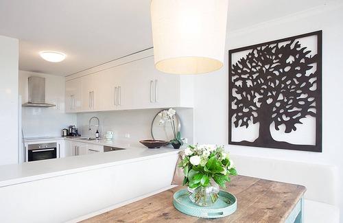 Double Bay Apartment | Relaxing Double Bay Three-Bedroom Apartment with Pool