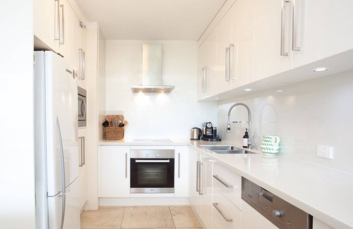 Double Bay Apartment | Relaxing Double Bay Three-Bedroom Apartment with Pool