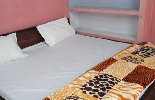 Faizabad House | Comfortable Double Bed Room for Family-Friendly Stays