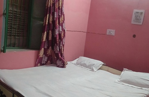 Faizabad House | Comfortable Double Bed Room for Family-Friendly Stays