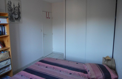 Saint - Martin - du - Touch Hotel | Cozy Double Bed Room with Restaurant Access