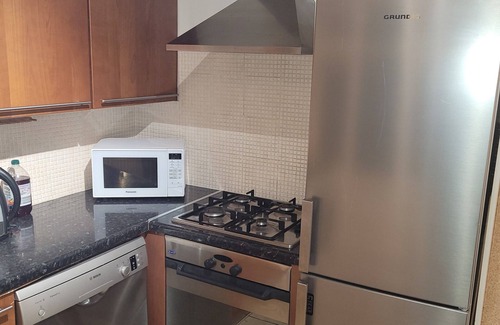 Earlsfield Apartment | Convenient 2-Bed Apartment Near Wimbledon Tennis Court