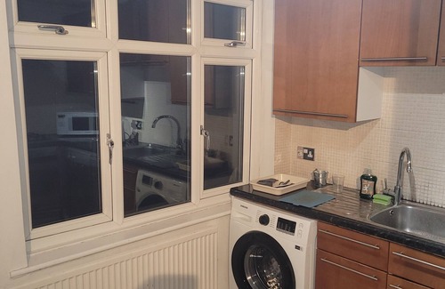 Earlsfield Apartment | Convenient 2-Bed Apartment Near Wimbledon Tennis Court