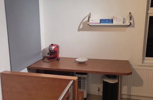 Earlsfield Apartment | Convenient 2-Bed Apartment Near Wimbledon Tennis Court
