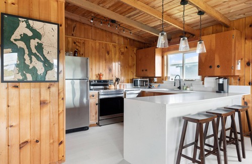 Freeland House | Enjoy Oceanfront Bliss at Double Bluff Beach & Deer Lagoon