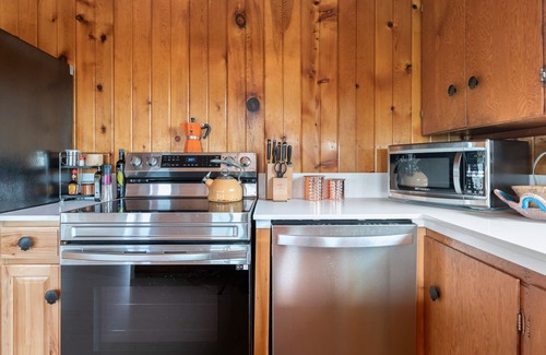 Freeland House | Enjoy Oceanfront Bliss at Double Bluff Beach & Deer Lagoon