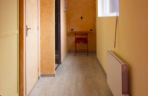 Mailly-la-Ville House | Double-Classic-Ensuite bathroom with shower-Courtyard view-Chambre du...