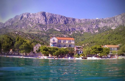 Drvenik Apartment | Ocean View Double Studio Apartment with Pool Access