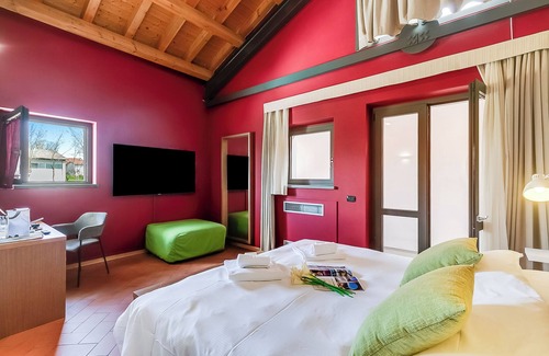 San Benedetto di Lugana Hotel | Double Deluxe Flute - Almavite, Desenzano Del Garda, Italy