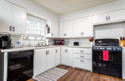Jacksonville House | Family-Friendly Double Diamond Rentals with Pool & Spa