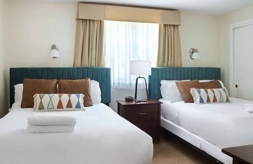 Beverly Hotel | Double Double Suite | The Beverly Hotel | Family-friendly Stay w/Kitchen