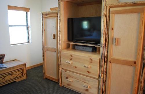 June Lake Resort | Pet-Friendly Double Eagle Resort and Spa with Ocean Views
