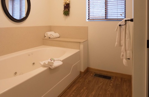 June Lake Resort | Unwind at Double Eagle Resort & Spa - Rated 9/10 by Guests