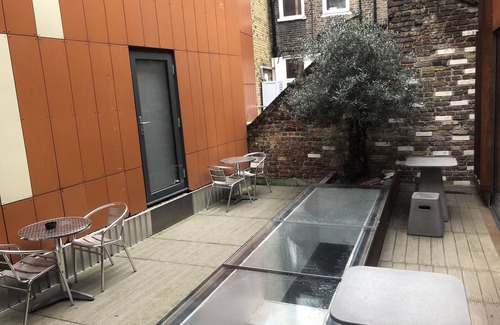 Bishopsgate Apartment | Cozy Double Ensuite at Widegate Residential for Families
