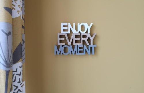 Kirkcaldy Apartment | Family-Friendly Double Ensuite Bedroom Close to Edinburgh