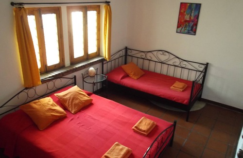 Quentar House | Cozy Guesthouse Double Ensuite Room with Pool & Spa