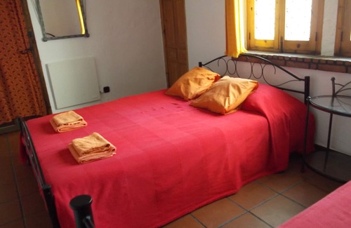 Quentar House | Cozy Guesthouse Double Ensuite Room with Pool & Spa