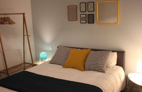 Saint-Cyr-au-Mont-d'Or House | Delightful Double Room with Terrace and Private Bath
