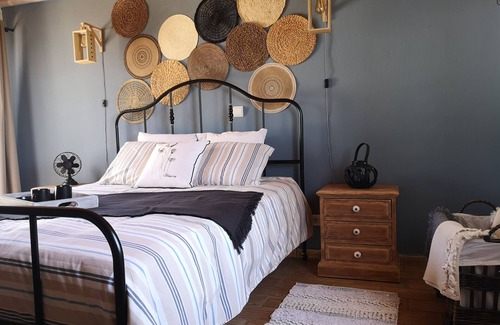 Tor Bed & Breakfast | Relaxing Double Guest Room with Pool - B&B in Algarve