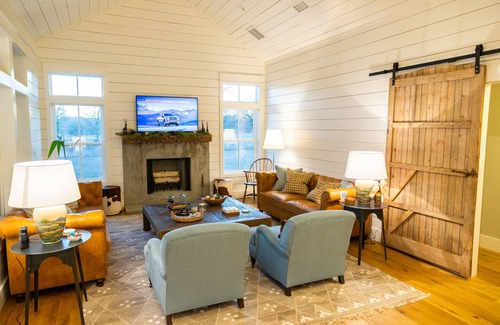 Cedar Creek Other | Double Horn Ranch: Family-Friendly Stay Near F1 Circuit