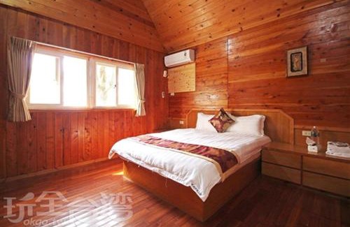 Zhushan House | Quaint Double Lake B&B: Pet-Friendly with Breakfast Included