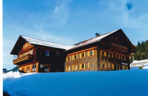 Tannheim Apartment | Ocean View Room at Haus Müller - Guest Rated 10/10