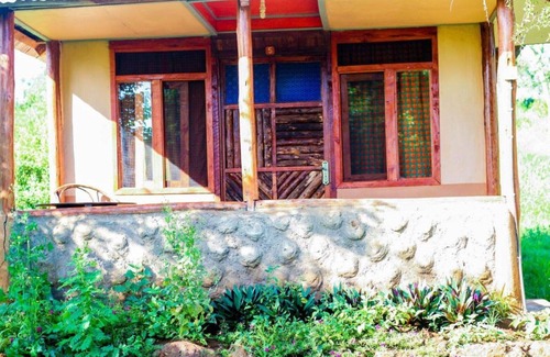 Kimana House | Comfortable Double or Twin Room with Extra Bed for Families