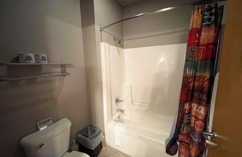 Lake Delton Hotel | Ideal Double Queen Room at Spring Brook Resort with Pool