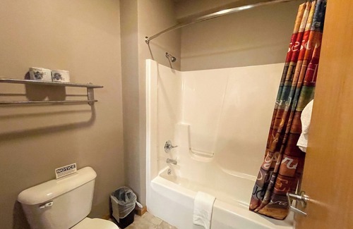 Spring Brook Hotel | Top-Rated Double Queen Room at Spring Brook Resort