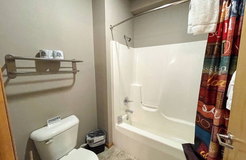 Spring Brook Hotel | Cozy Double Queen Room at Spring Brook Resort with Pool