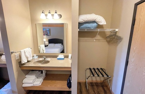 Spring Brook Hotel | Enjoy a Family-Friendly Double Queen Room at Spring Brook Resort