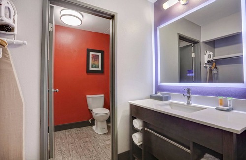 Overland Park Hotel | Family-Friendly Double Queen in Overland Park Awaiting You