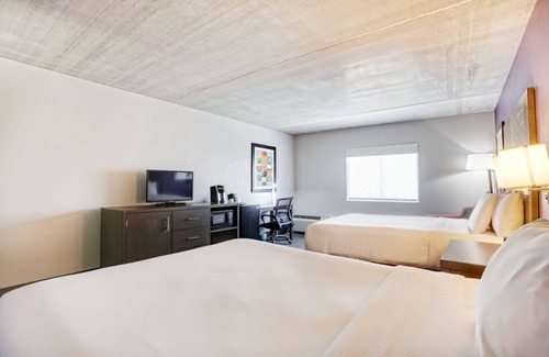 Overland Park Hotel | Family-Friendly Double Queen in Overland Park Awaiting You