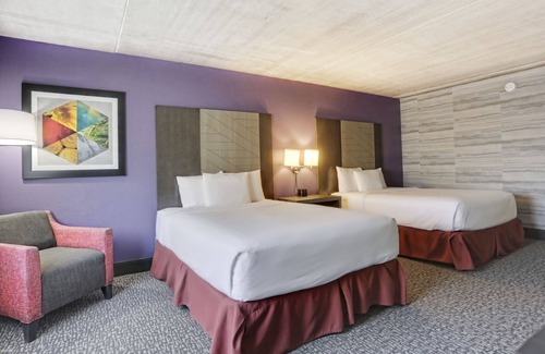 Overland Park Hotel | Family-Friendly Double Queen in Overland Park Awaiting You