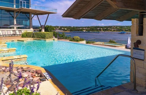 Lakeway Hotel | Lakeway Resort & Spa: Pet-Friendly Double Queen Lakeview