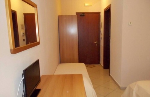 Ospedaletto D'Alpinolo Hotel | Comfortable Double Room at the Royal Hotel with Spa Access