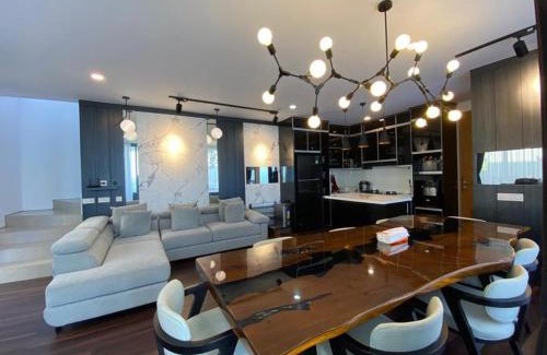 Ciburial Villa | Elegant Double R Villa F11 in Scenic Dago Village