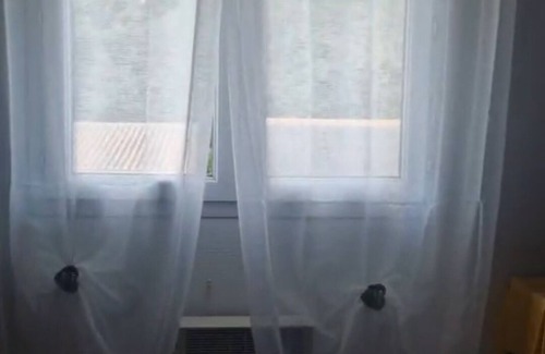 Saint-Andre-de-Cubzac Bed & Breakfast | Comfortable Double Room with Breakfast & Spa Amenities