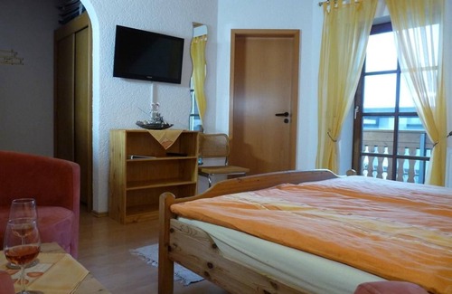 Annweiler am Trifels Bed & Breakfast | Cozy Double Room with Balcony at Gästehaus Heger