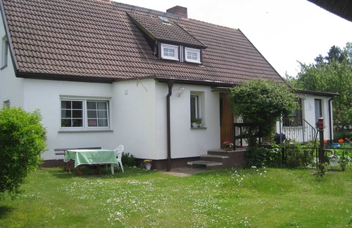 Kloster Apartment | Inviting Oceanfront Double Room with Kitchen - Präkel Stay