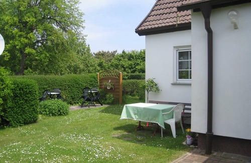 Kloster Apartment | Inviting Oceanfront Double Room with Kitchen - Präkel Stay
