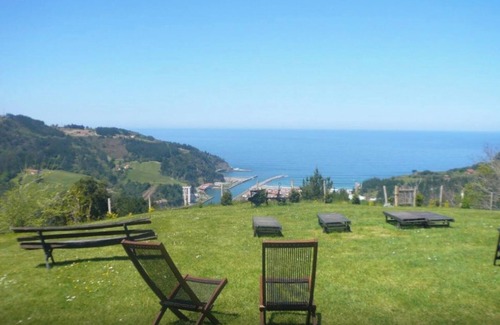 Deba Apartment | 'Double Room 1' with Mountain Views, Private Garden and Wi-Fi